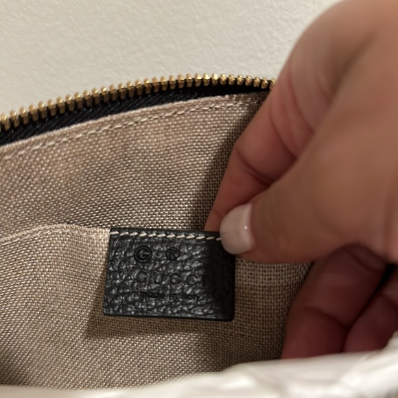 Gucci bag only used one time. Great conditions no scratches. - Picture 3 of 5